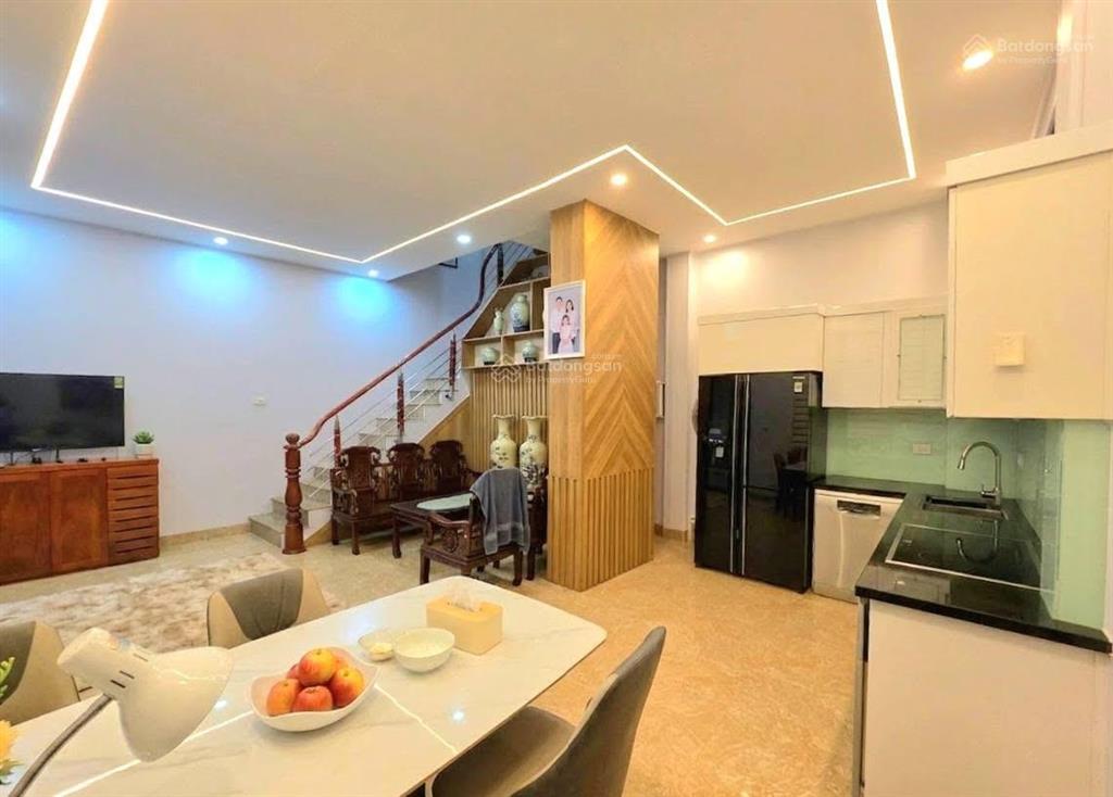 Bán nhà kim mã mặt tiền 8m , đất nở hậu , 30m ra mặt phố , chủ xây tâm huyết full nội thất.