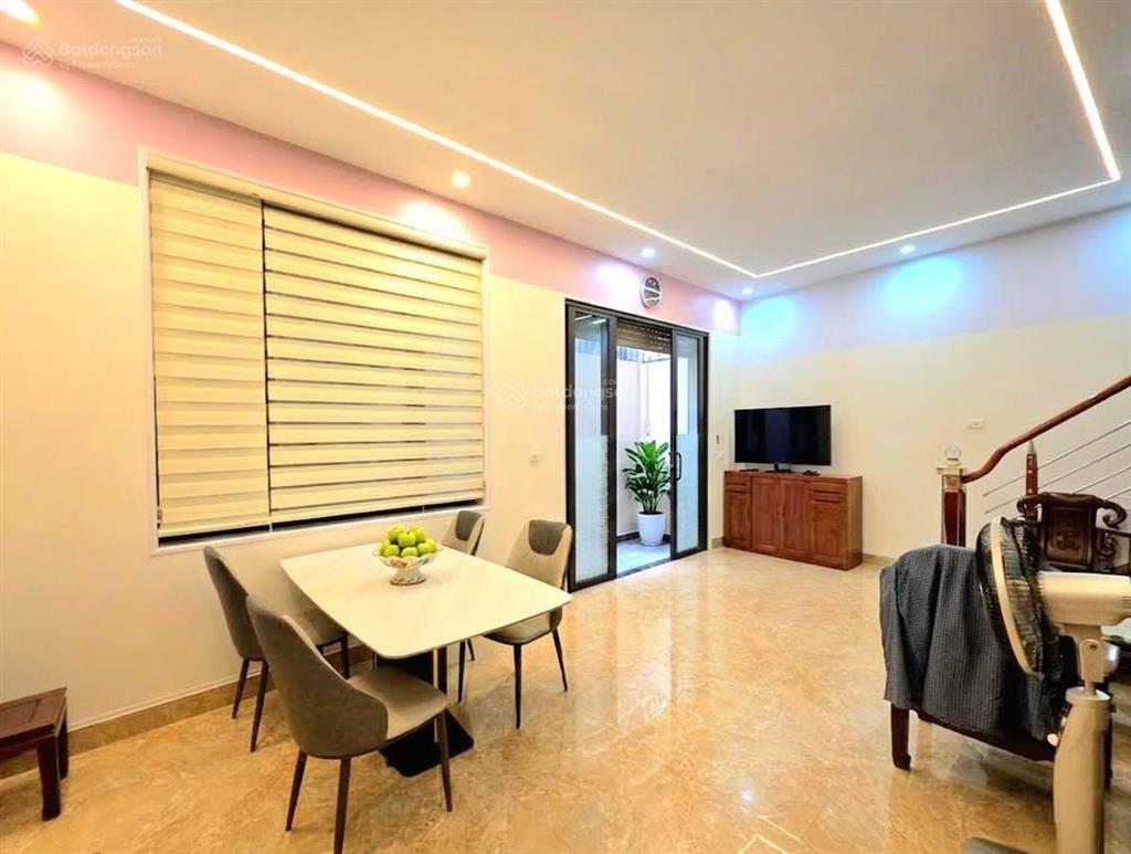 Bán nhà kim mã mặt tiền 8m , đất nở hậu , 30m ra mặt phố , chủ xây tâm huyết full nội thất.