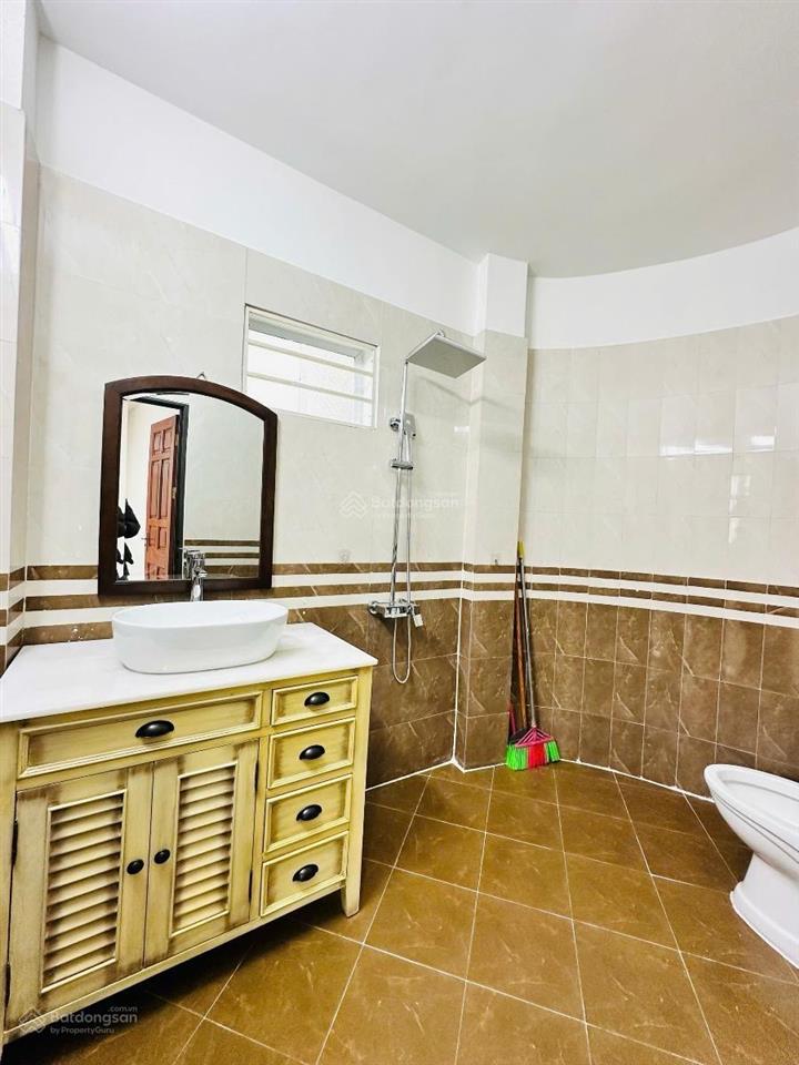 Bán nhà hoàng hoa thám, logoc siêu thoáng  ngõ thông tứ tung  5 tầng kiên cố  bagac tận cửa