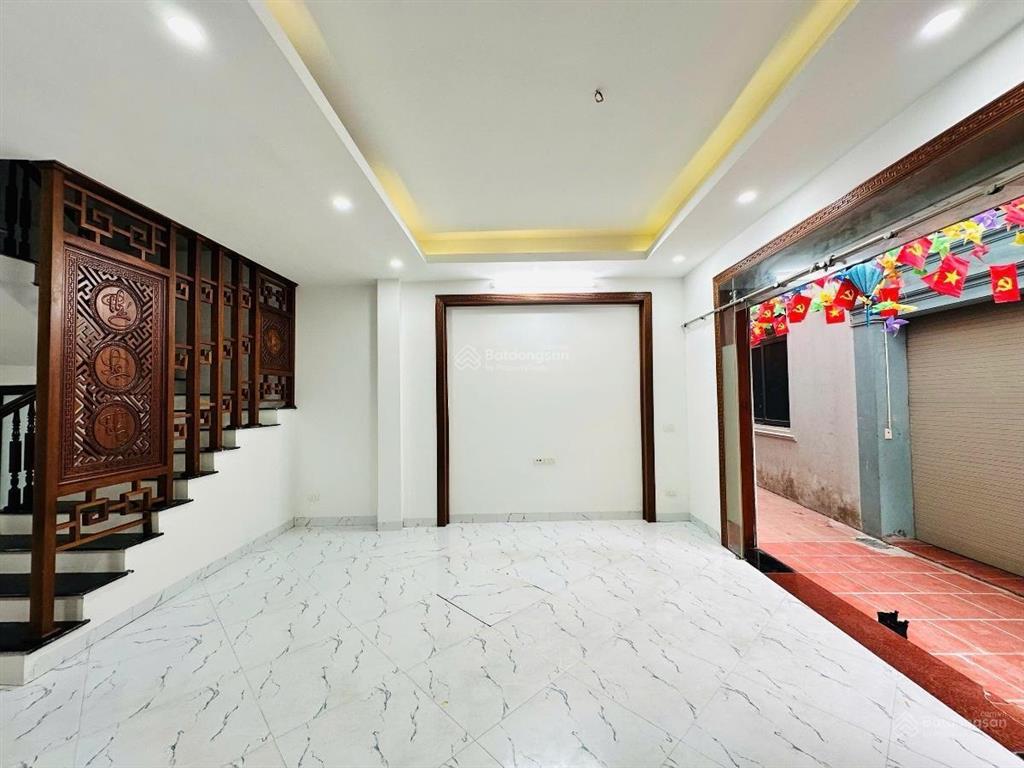 Bán nhà hoàng hoa thám, logoc siêu thoáng  ngõ thông tứ tung  5 tầng kiên cố  bagac tận cửa