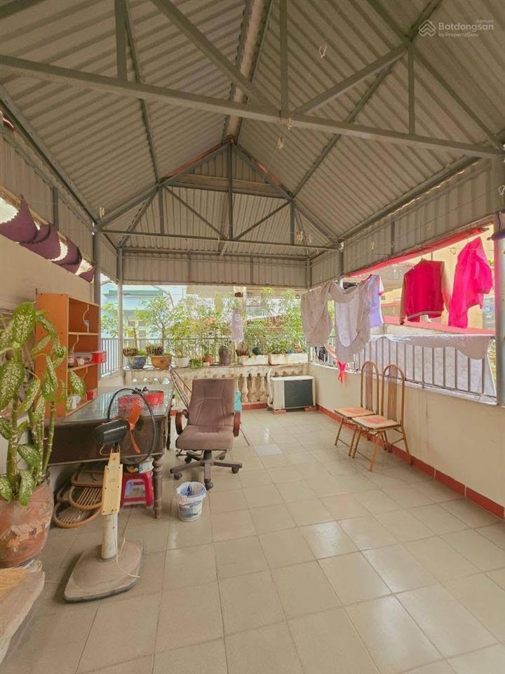 Bán nhà đội cấn, lô góc 2 mặt thoáng, nhà dăn xây cực chắc chắn, trước nhà sân rộng