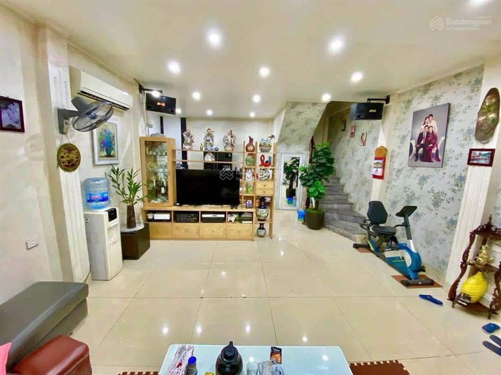 Bán nhà đội cấn, 20m ra phố, không qh, sau qh cách phố 8m, tương lai 2 thoáng