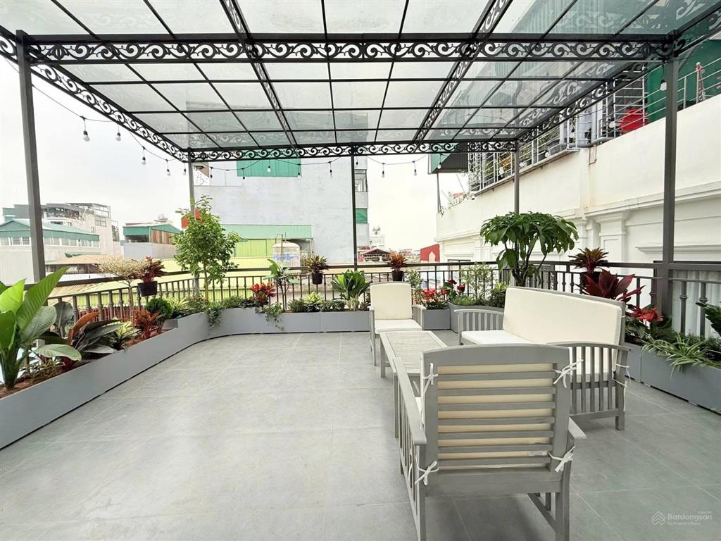 Phố vip! thang máy hoàng cầu, ngõ ô tô vf3, 10m ra mặt hồ ô tô tránh, lô góc 2 thoáng, 42m2*6 tầng