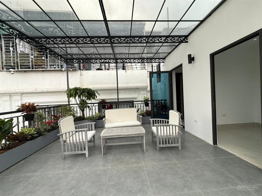 Phố vip! thang máy hoàng cầu, ngõ ô tô vf3, 10m ra mặt hồ ô tô tránh, lô góc 2 thoáng, 42m2*6 tầng