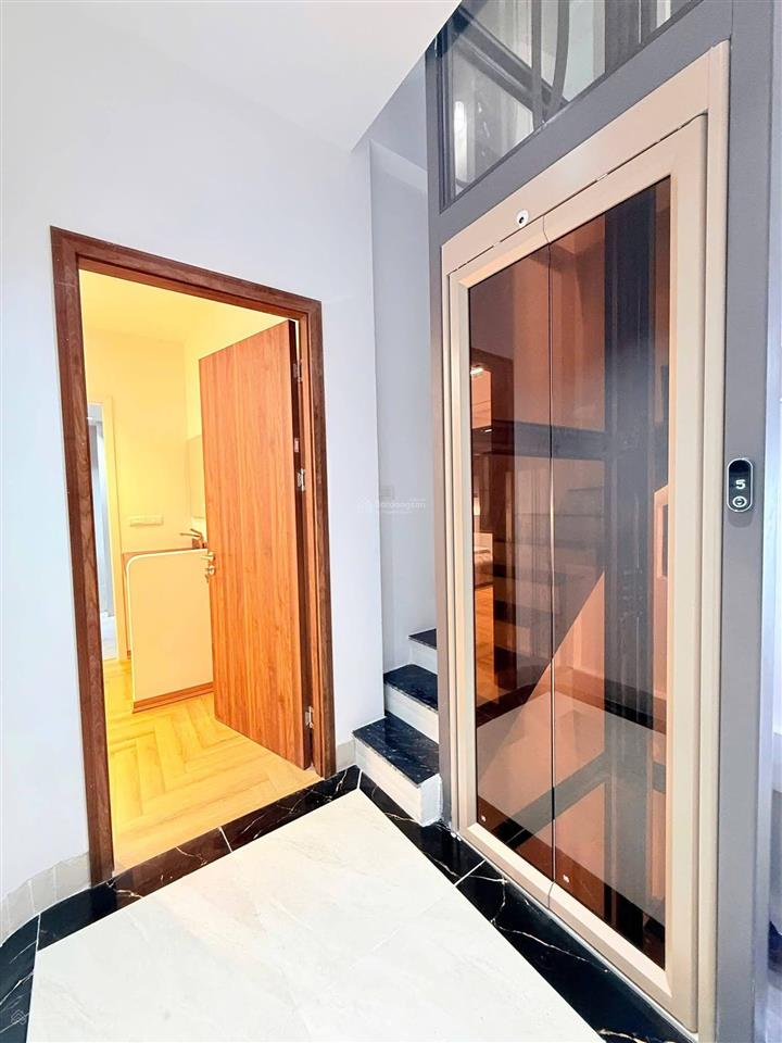Phố vip! thang máy hoàng cầu, ngõ ô tô vf3, 10m ra mặt hồ ô tô tránh, lô góc 2 thoáng, 42m2*6 tầng