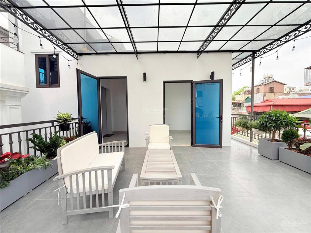 Phố vip! thang máy hoàng cầu, ngõ ô tô vf3, 10m ra mặt hồ ô tô tránh, lô góc 2 thoáng, 42m2*6 tầng