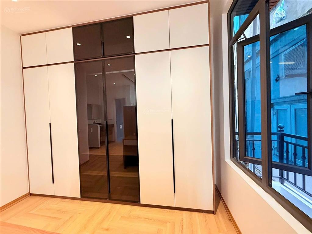Phố vip! thang máy hoàng cầu, ngõ ô tô vf3, 10m ra mặt hồ ô tô tránh, lô góc 2 thoáng, 42m2*6 tầng