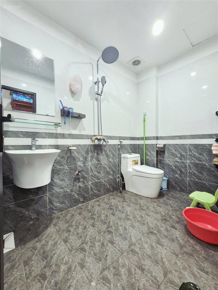 Lô góc pháo đài láng, ngõ thông, 2 thoáng, 2 ngoặt ra mặt phố ô tô đỗ, nhà mới, thang máy, 41m2*6t