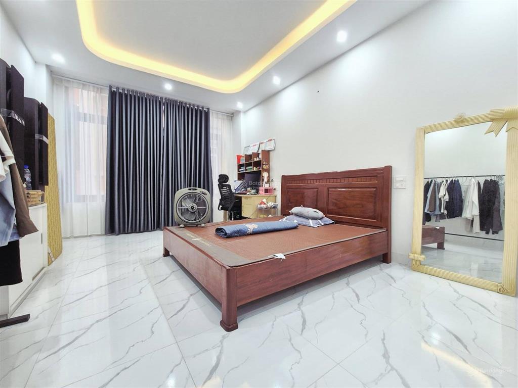 Lô góc pháo đài láng, ngõ thông, 2 thoáng, 2 ngoặt ra mặt phố ô tô đỗ, nhà mới, thang máy, 41m2*6t