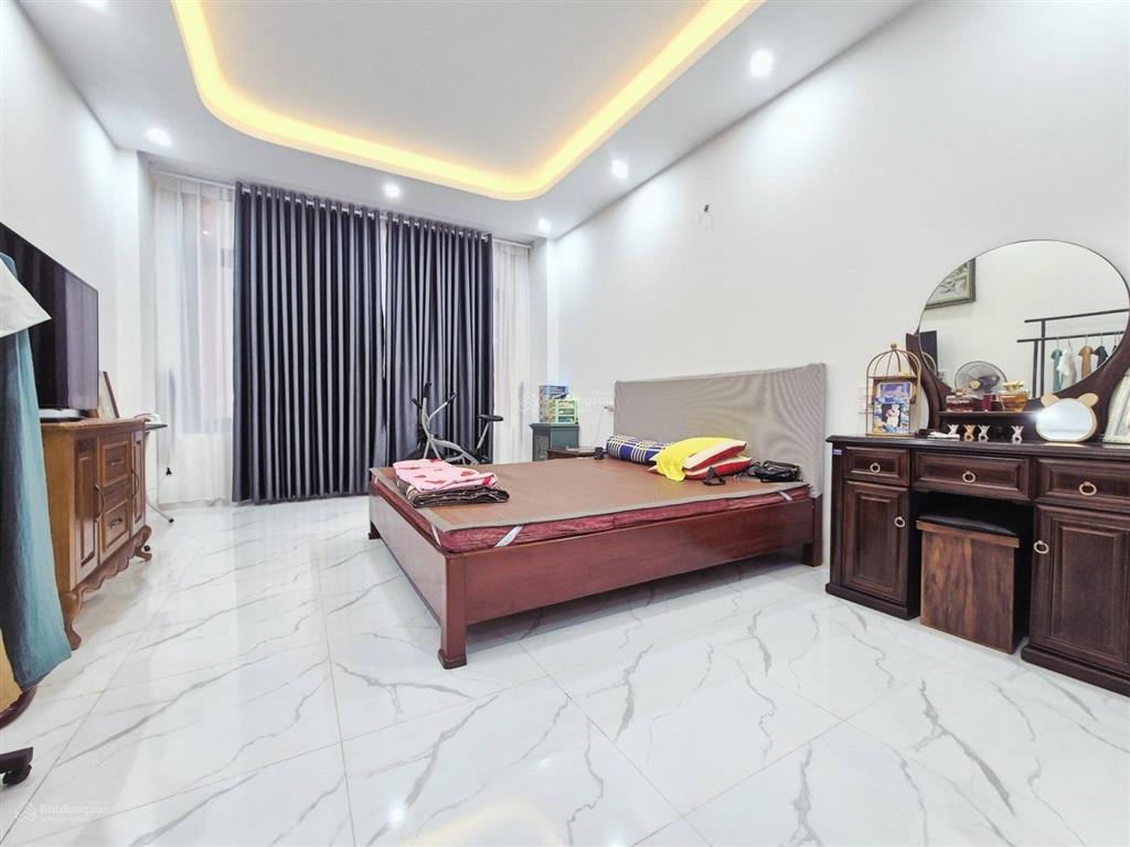 Lô góc pháo đài láng, ngõ thông, 2 thoáng, 2 ngoặt ra mặt phố ô tô đỗ, nhà mới, thang máy, 41m2*6t