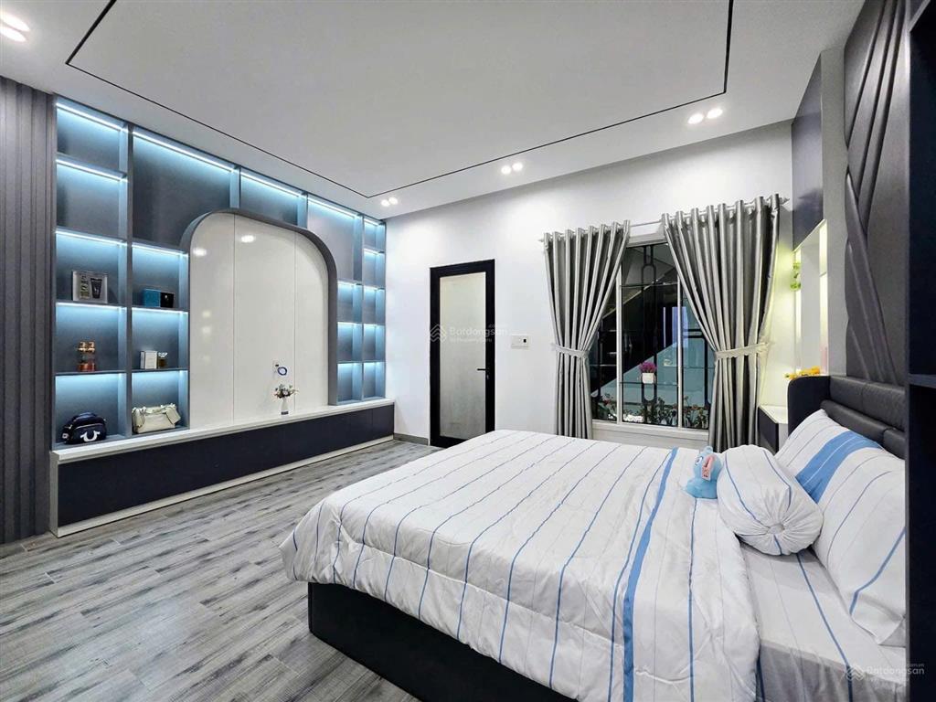 Giảm 1 tỷ! nhà hào nam, 20m ra mặt phố, 2 thoáng, kinh doanh, không qh, sổ đẹp, tặng nt 39m2