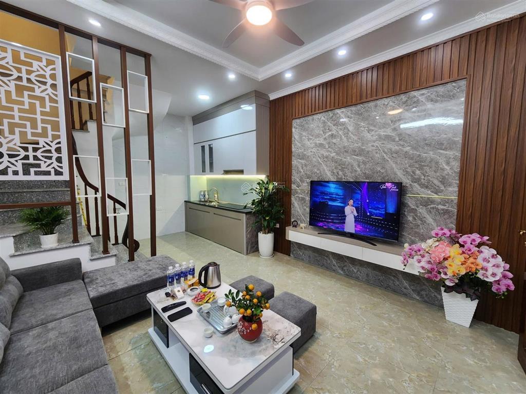 Căn góc! nhà phố tôn đức thắng ngõ 2.5m thông gần phố, sân riêng, nhà mới, ở ngay 45m2*5t
