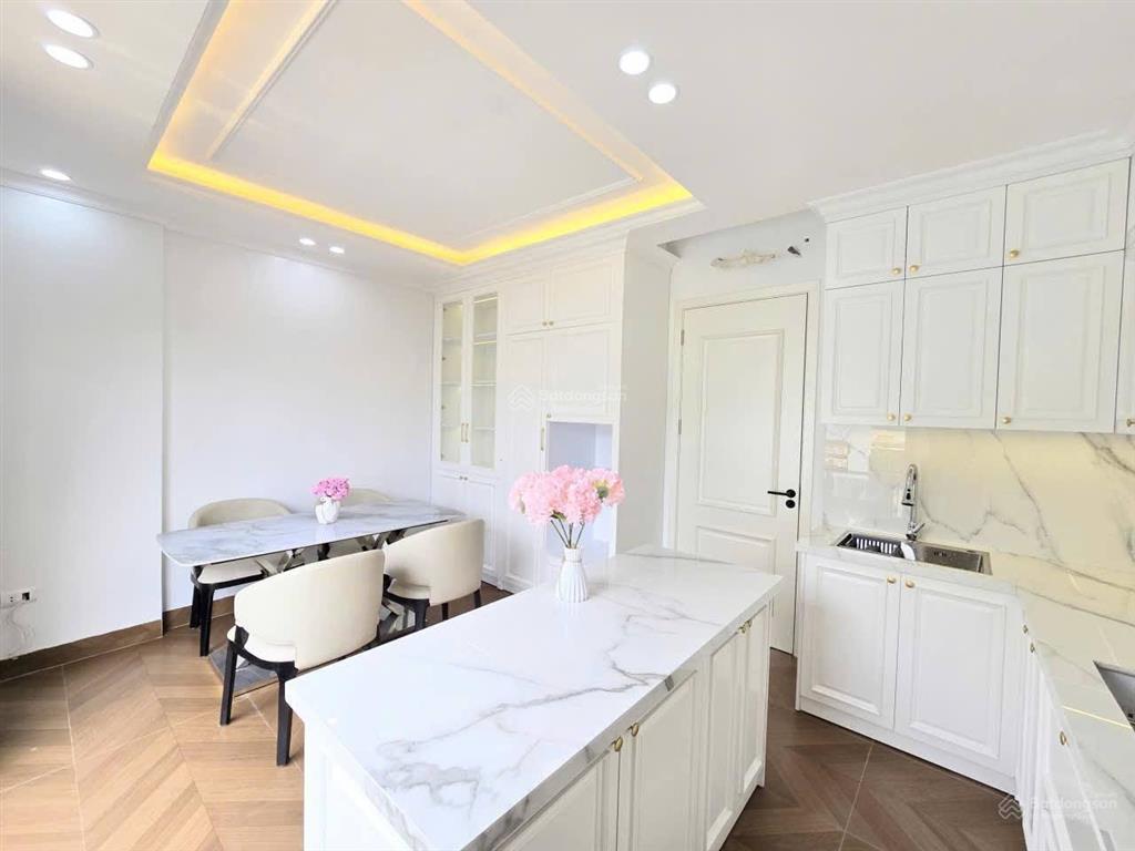 Gấp! nhà thái hà ô tô đỗ cổng, 2 thoáng, sân xe, kinh doanh, sổ vuông không qh, thang máy 39m2*6t