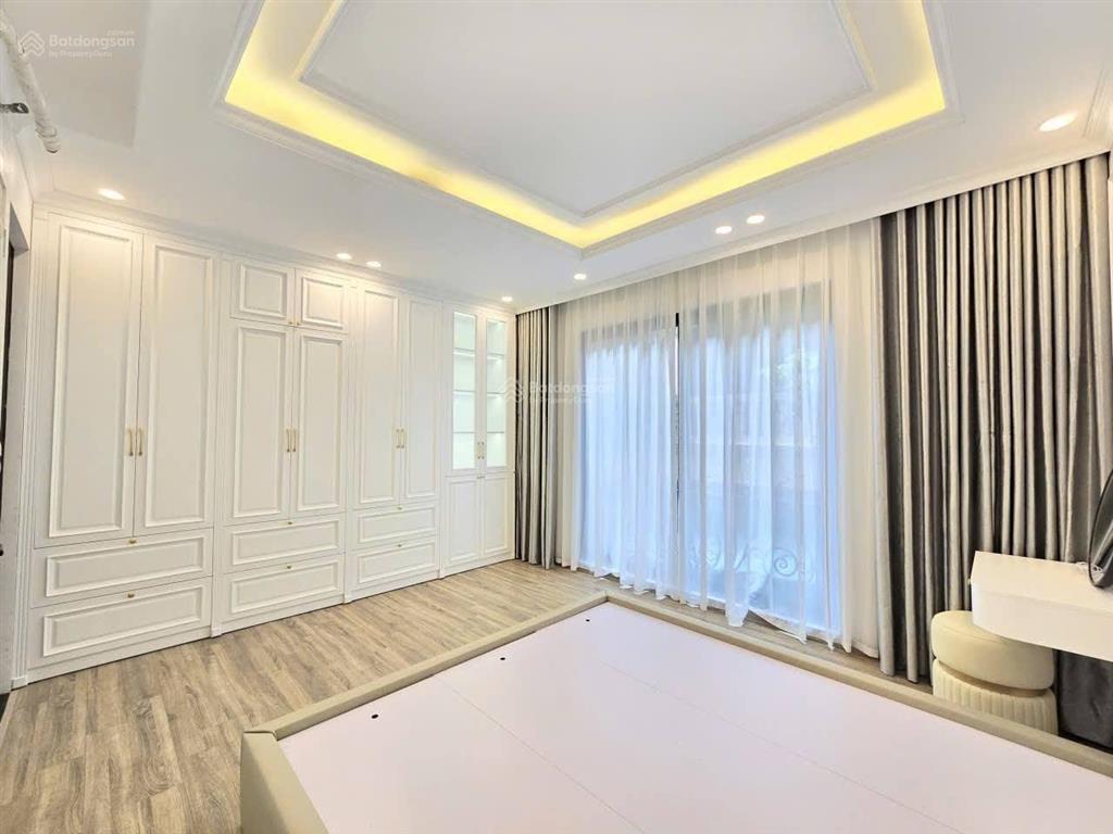 Gấp! nhà thái hà ô tô đỗ cổng, 2 thoáng, sân xe, kinh doanh, sổ vuông không qh, thang máy 39m2*6t