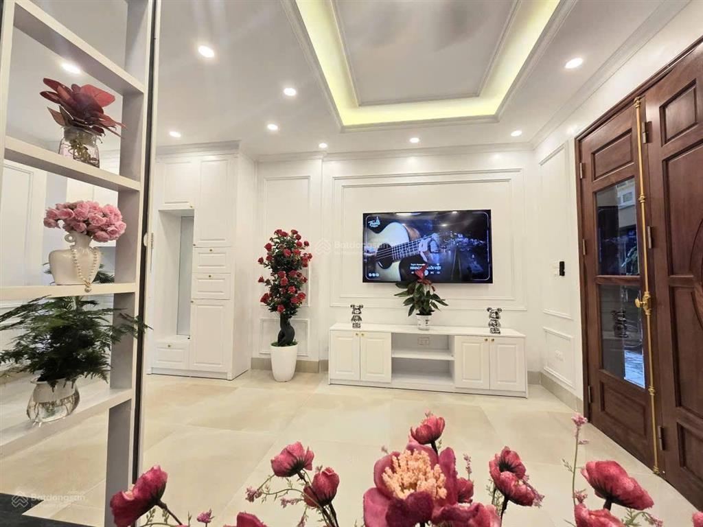 Gấp! nhà thái hà ô tô đỗ cổng, 2 thoáng, sân xe, kinh doanh, sổ vuông không qh, thang máy 39m2*6t