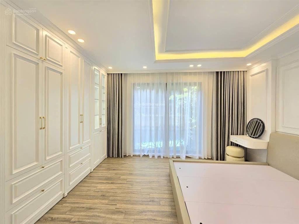 Gấp! nhà thái hà ô tô đỗ cổng, 2 thoáng, sân xe, kinh doanh, sổ vuông không qh, thang máy 39m2*6t