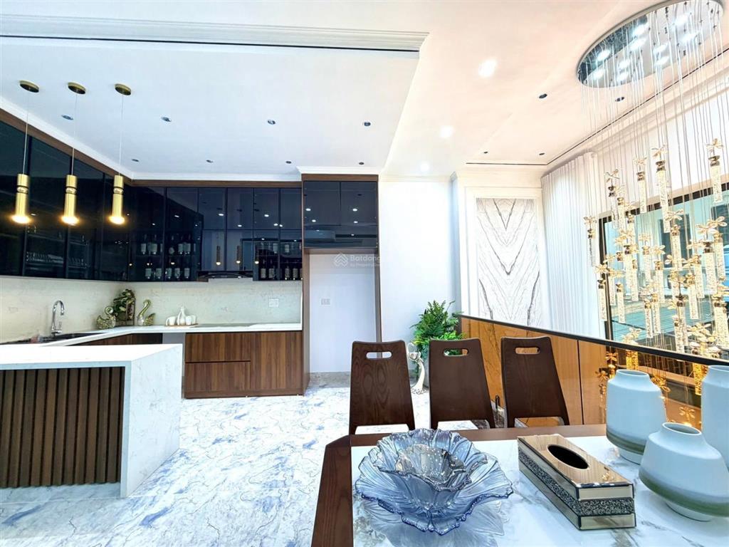 Vô cùng hiếm! siêu phẩm thang máy phố hồ đắc di, ô tô đỗ cửa nhà, 10m ra mặt hồ đắc di, 45m2*7 tầng