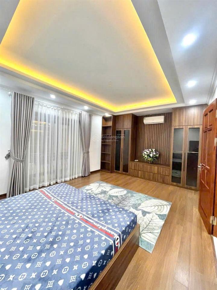 Phố víp! ngọc khánh, vf3 đỗ tận cửa, 20m ra mặt phố, ko quy hoạch, ko lỗi phong thuỷ, 42m2*5tầng