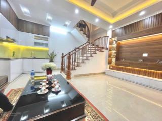 Phố víp! ngọc khánh, vf3 đỗ tận cửa, 20m ra mặt phố, ko quy hoạch, ko lỗi phong thuỷ, 42m2*5tầng