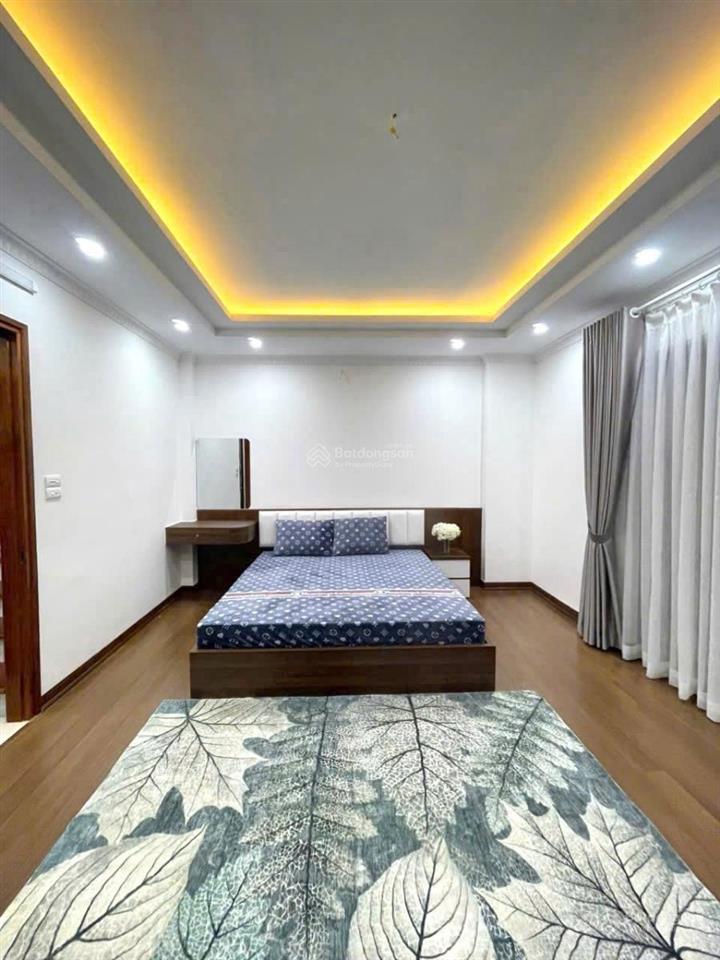 Phố víp! ngọc khánh, vf3 đỗ tận cửa, 20m ra mặt phố, ko quy hoạch, ko lỗi phong thuỷ, 42m2*5tầng