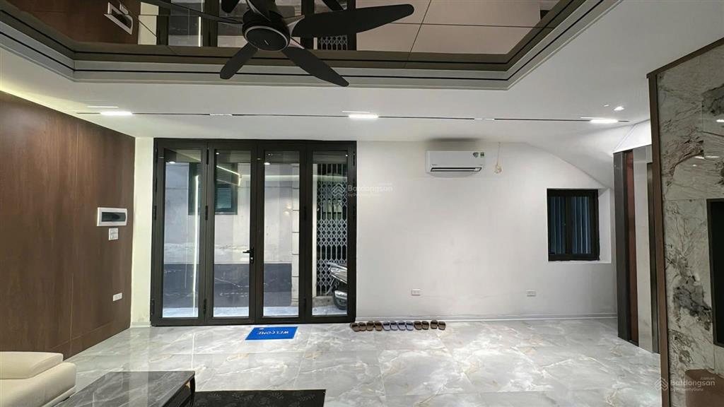 Siêu rẻ nhà phạm ngọc thạch, ngõ vf3, 10m ra bãi gửi xe ô tô, lô góc 3 thoáng, ngõ thông, ở ngay