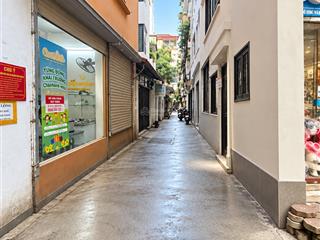 Mặt ngõ văn hương  tôn đức thắng, sát ô tô, sân riêng rộng, nhà dân xây chắc chắn, ở ngay