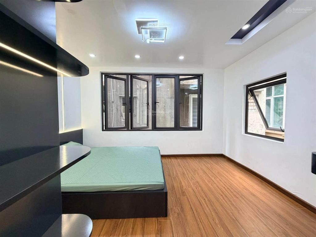 Giảm sâu 2 tỷ nhà phố xã đàn, ba gác phi, 20m ra ô tô tránh, lô góc 3 thoáng, nhà mới, ở luôn.