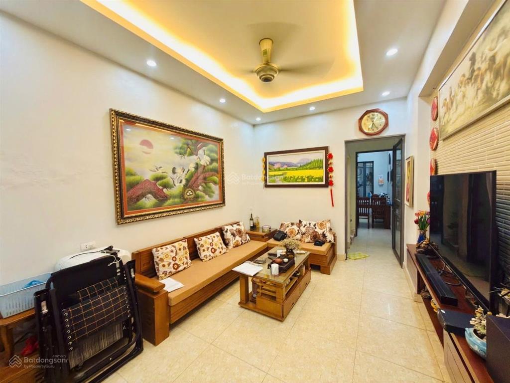 Có 102 ngõ ô tô phố hoàng cầu, mặt tiền đẹp, ngõ thông kinh doanh tốt, full nội thất, sổ đỏ cc.