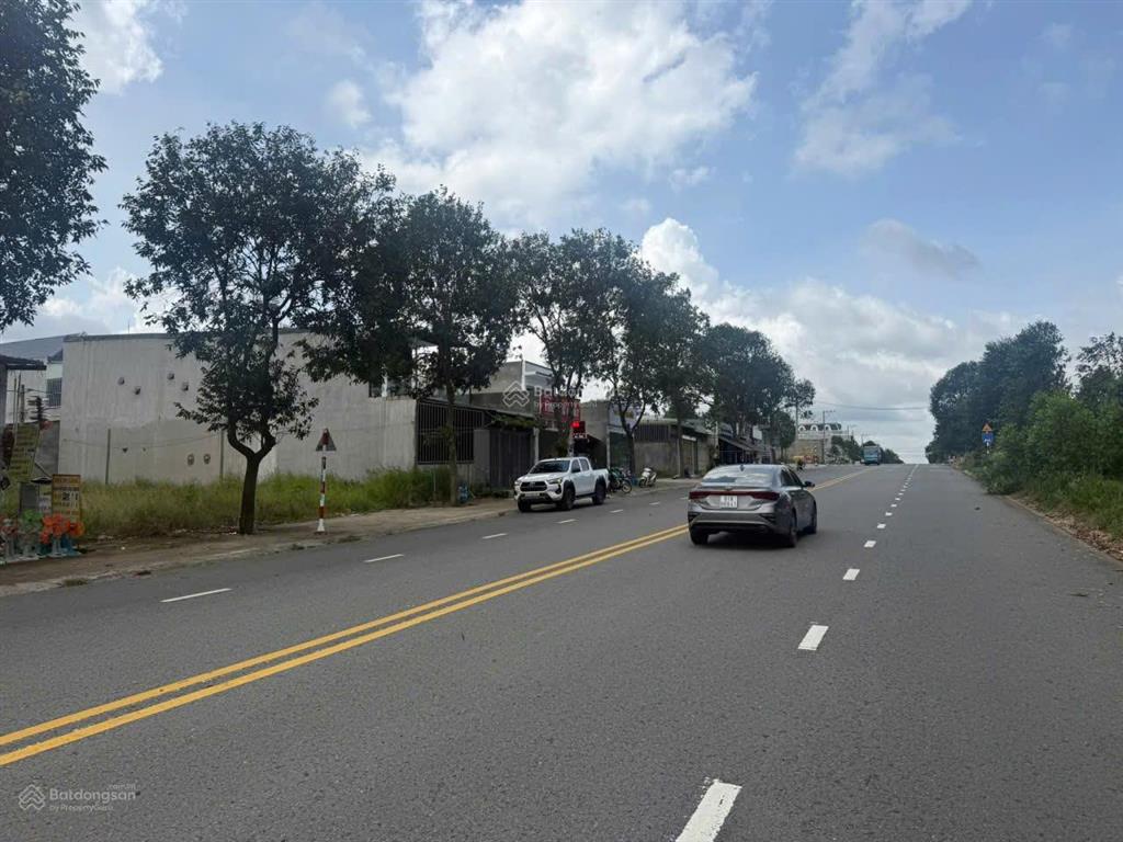 Bán đất liền kề khu công nghiệp mỹ phước, bến cát, dt 150m2, sổ riêng, dân cư đông