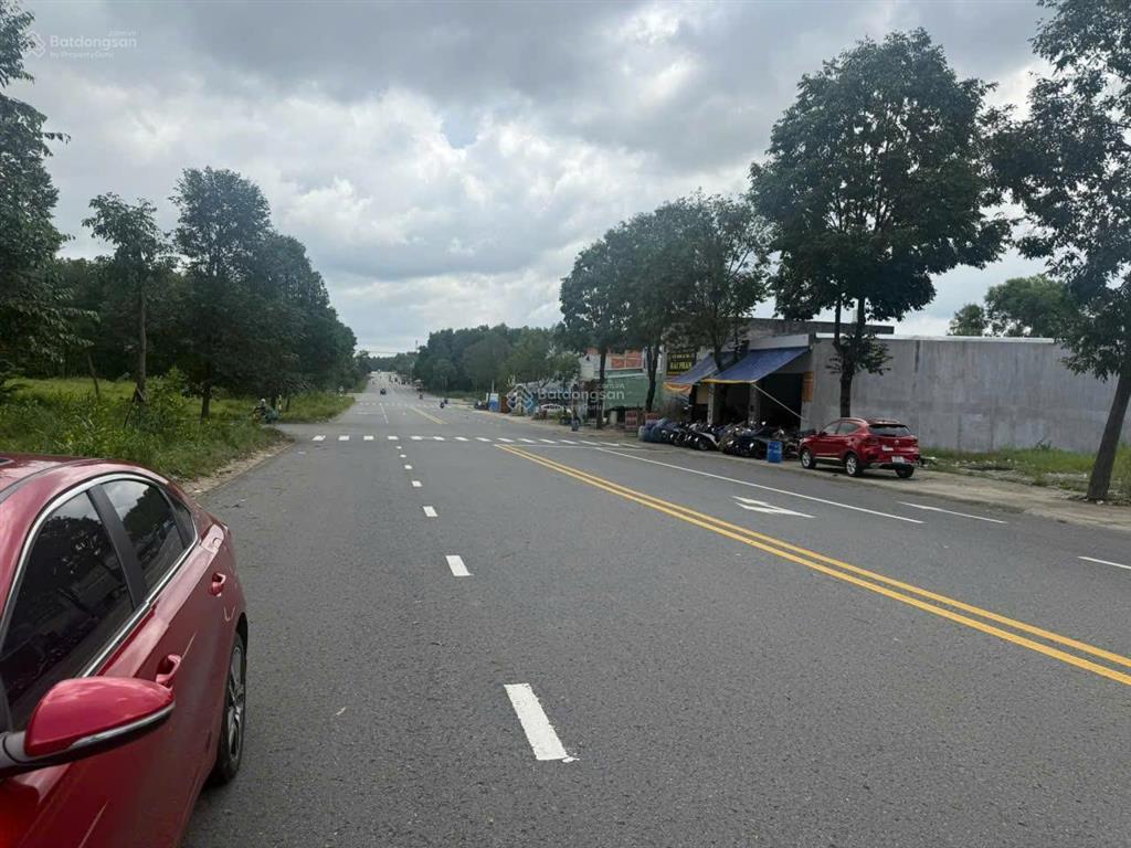 Bán đất liền kề khu công nghiệp mỹ phước, bến cát, dt 150m2, sổ riêng, dân cư đông