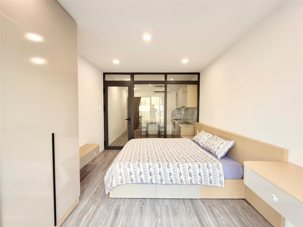 Cho thuê căn hộ 1pn  mới 100%  mặt tiền nguyễn văn cừ quận 5, di chuyển nhanh qua quận 1, quận 3