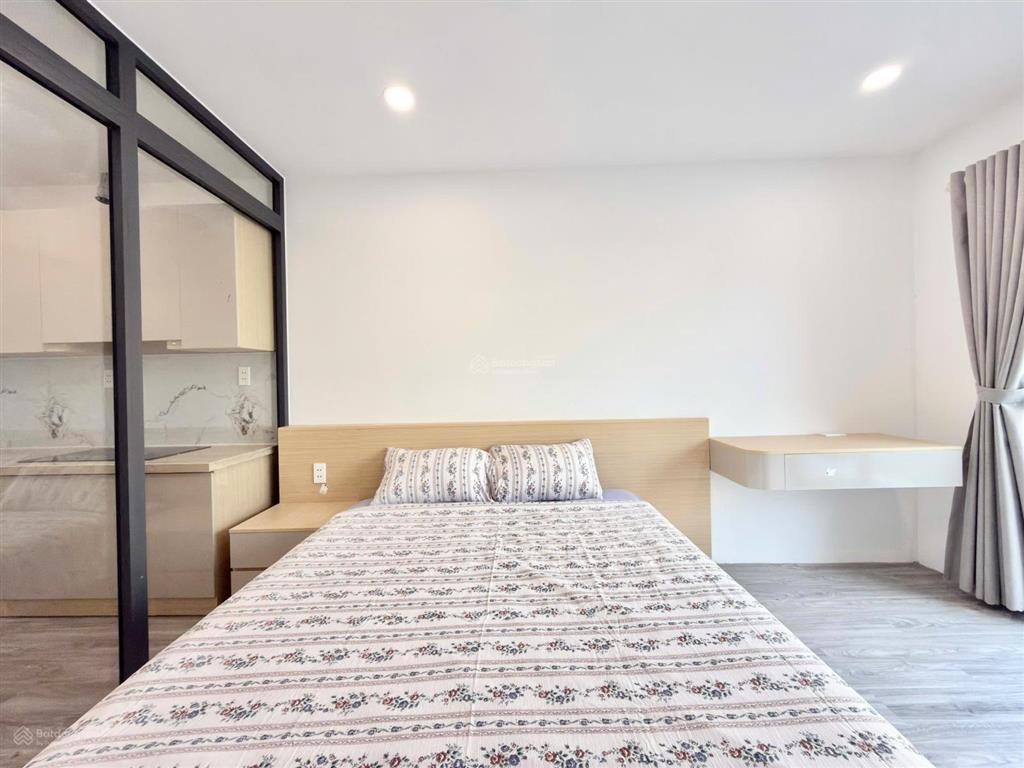 Cho thuê căn hộ 1pn  mới 100%  mặt tiền nguyễn văn cừ quận 5, di chuyển nhanh qua quận 1, quận 3