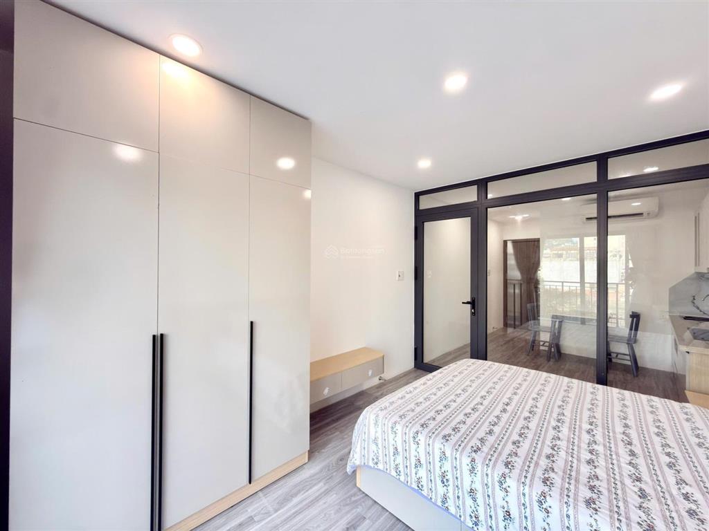 Cho thuê căn hộ 1pn  mới 100%  mặt tiền nguyễn văn cừ quận 5, di chuyển nhanh qua quận 1, quận 3
