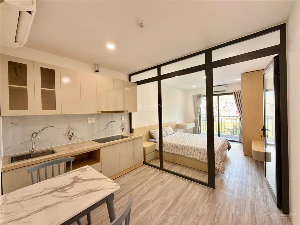 Cho thuê căn hộ 1pn  mới 100%  mặt tiền nguyễn văn cừ quận 5, di chuyển nhanh qua quận 1, quận 3