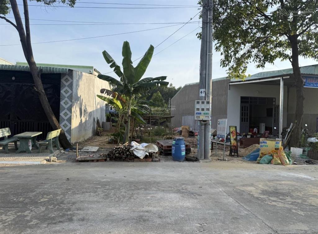 Chủ kẹt tiền bán gấp giá siêu rẻ siêu hot 150m2 giá chỉ 490tr ngay chợ mỹ phước, mt ql 13, sổ sẵn.