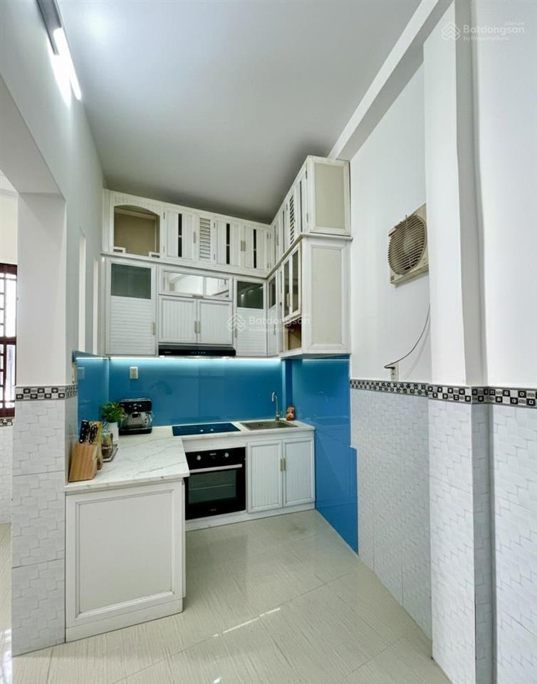 Nhà đẹp đón tết  kế kdc himlam  33m2, 2 tầng  chỉ 3.7 tỷ tl  có sân để xe, 50m2 ra mt đường.