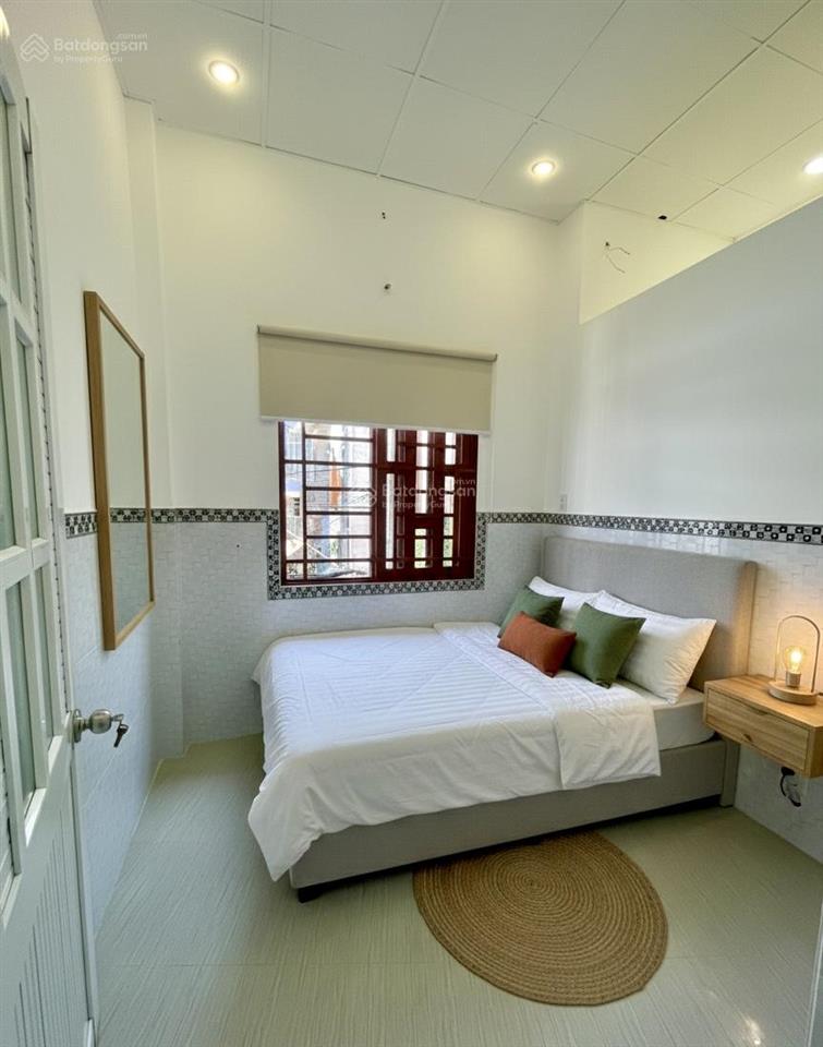 Nhà đẹp đón tết  kế kdc himlam  33m2, 2 tầng  chỉ 3.7 tỷ tl  có sân để xe, 50m2 ra mt đường.