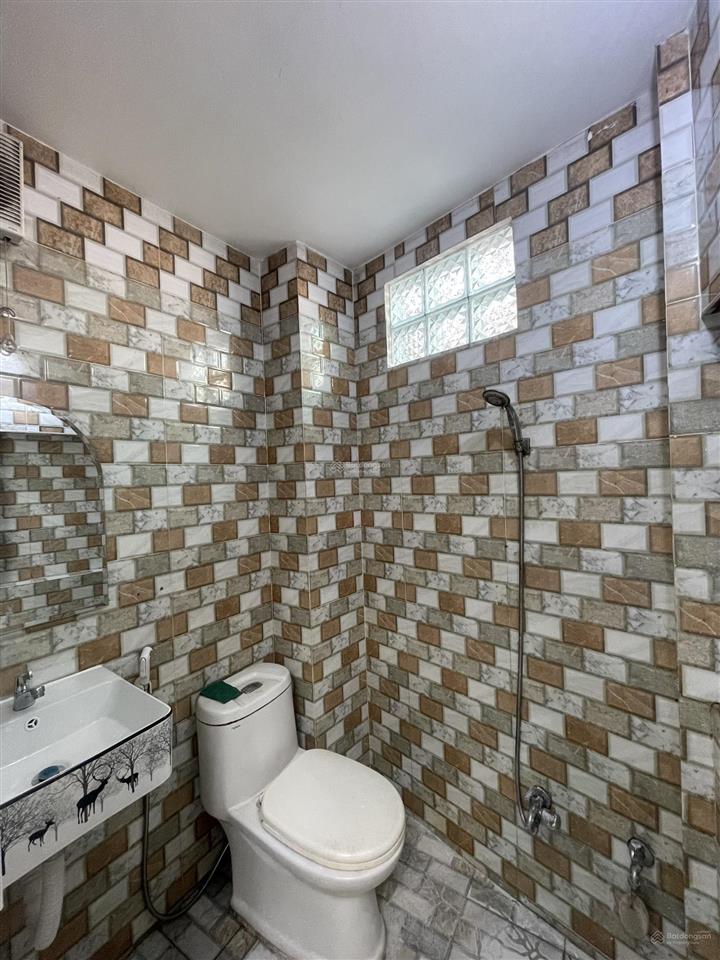 Nhà đẹp đón tết  kế kdc himlam  33m2, 2 tầng  chỉ 3.7 tỷ tl  có sân để xe, 50m2 ra mt đường.