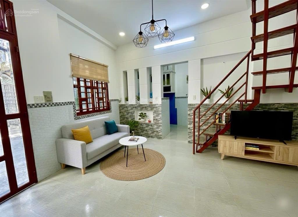 Nhà đẹp đón tết  kế kdc himlam  33m2, 2 tầng  chỉ 3.7 tỷ tl  có sân để xe, 50m2 ra mt đường.