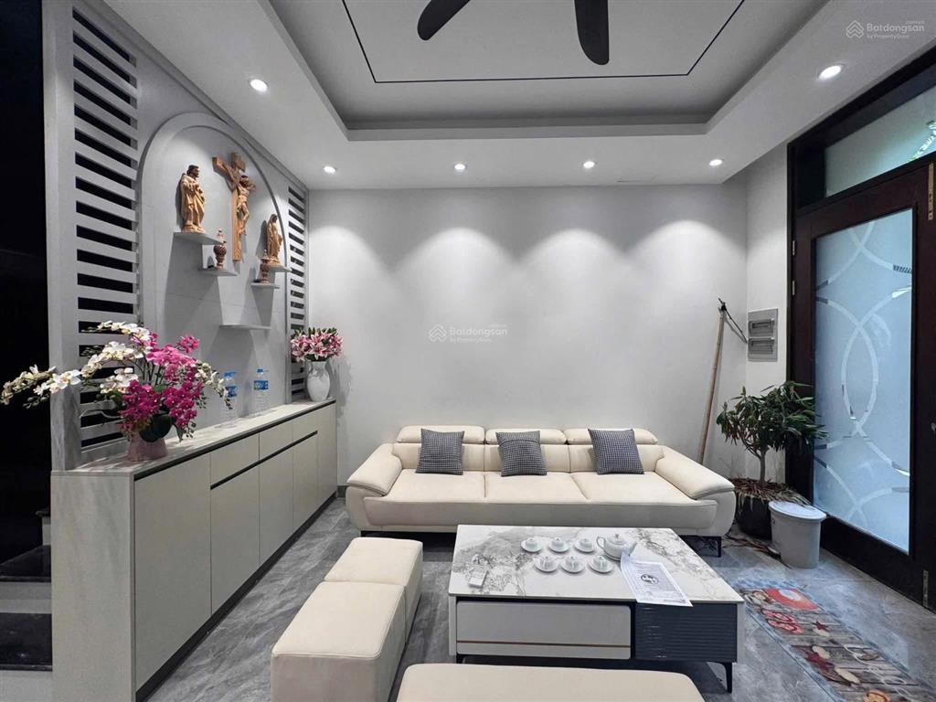 Cho thuê căn liền kề sao biển 6 vinhome ocp2