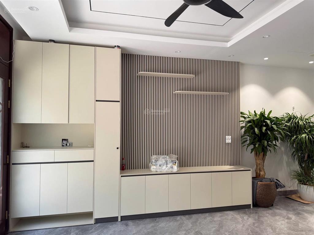 Cho thuê căn liền kề sao biển 6 vinhome ocp2