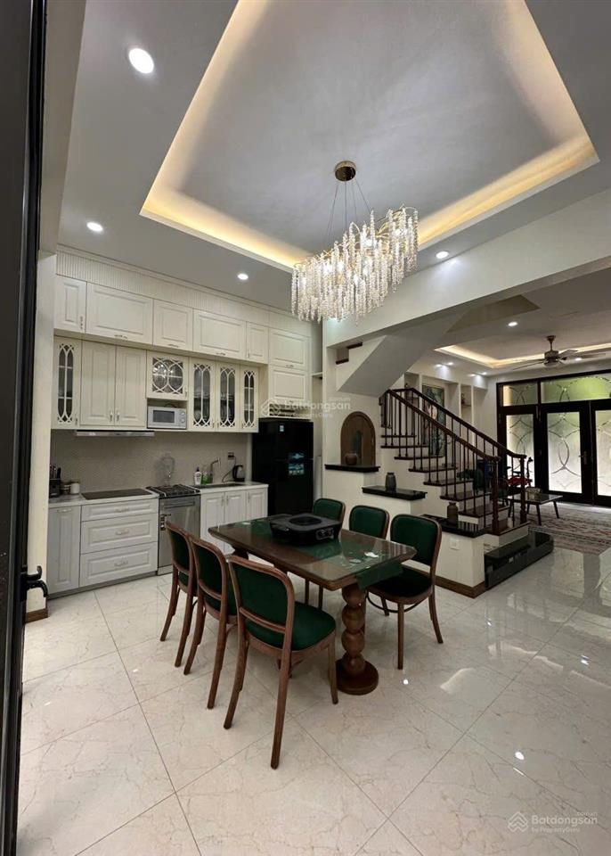 Cho thuê căn liền kề phân khu san hô