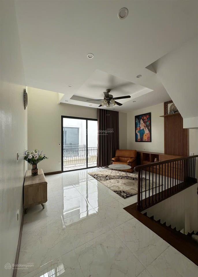 Cho thuê căn liền kề phân khu san hô