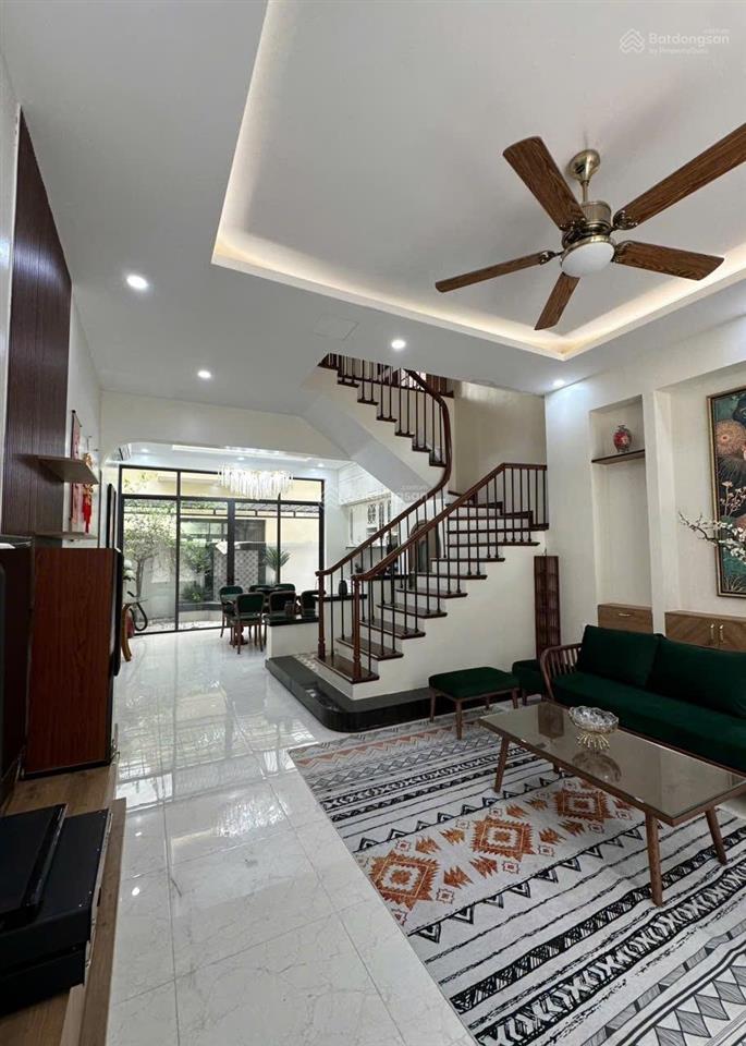 Cho thuê căn liền kề phân khu san hô