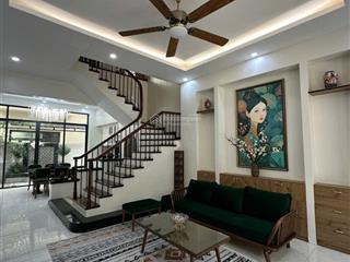 Cho thuê căn liền kề phân khu san hô
