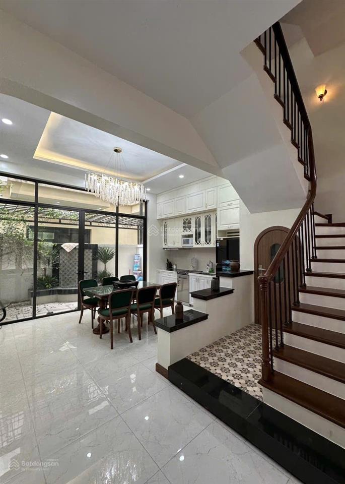 Cho thuê căn liền kề phân khu san hô