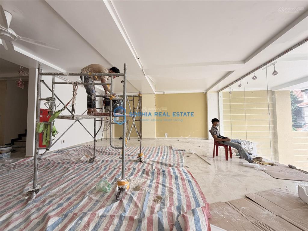 Cho thuê tòa nhà trần não q2, hơn 1500m2 dtsd, kết cấu hầm 7 tầng, đầy đủ pccc tòa nhà xây mới 100%