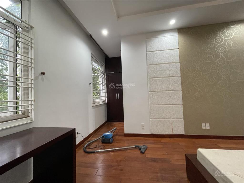 Cho thuê biệt thự 5pn toilet riêng, 10x20m trệt 3 lầu, 5pn 6wc có chỗ đậu oto, có khoảng sân thoáng