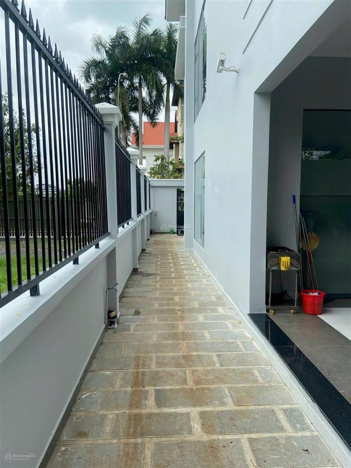Siêu phẩm! cho thuê biệt thự 3 tầng, 5pn thông thoáng, khu compound an ninh, phù hợp ở và làm vp