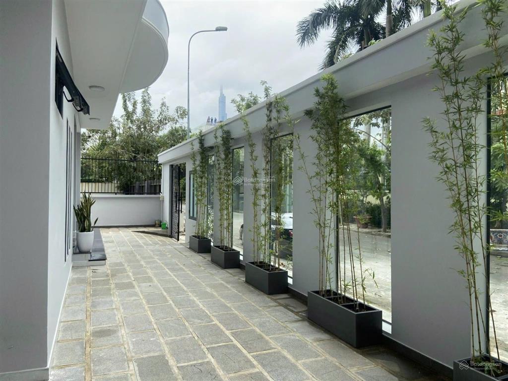 Siêu phẩm! cho thuê biệt thự 3 tầng, 5pn thông thoáng, khu compound an ninh, phù hợp ở và làm vp
